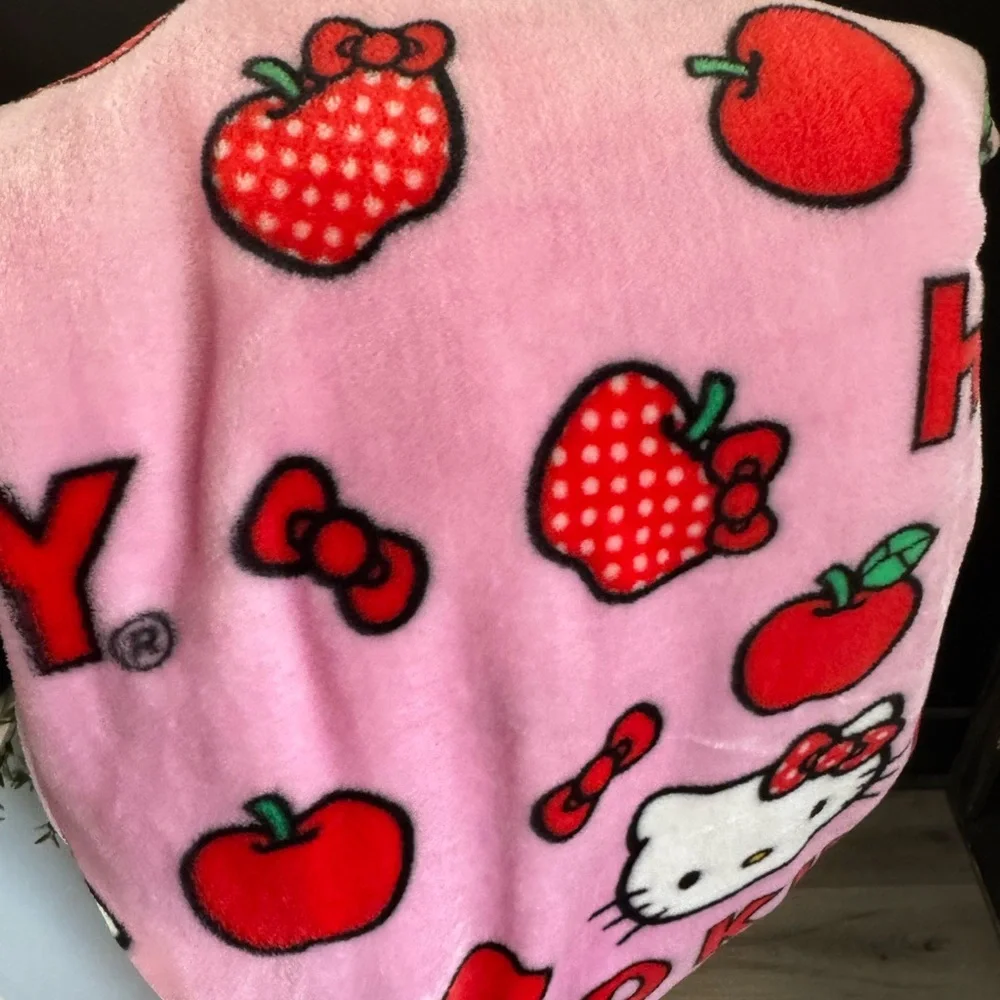 NWT Hello Kitty Pink Apple blanket 60x70 Oversized Super Soft!